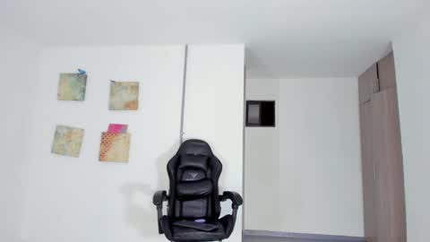 Snapshot of alexalovecastle1 chatting on 01/31/25, 11:35 Alexandra Castillo online show from 01/31/25, 11:35