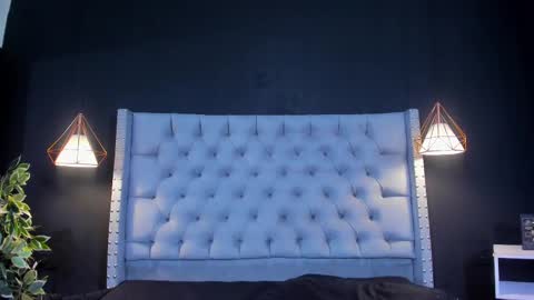 Snapshot of alexamora__ chatting on 09/18/25, 11:45 C A M I L A  online show from 09/18/25, 11:45