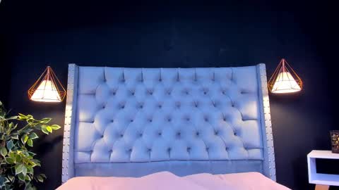 Snapshot of alexamora__ chatting on 10/02/25, 11:50 C A M I L A  online show from 10/02/25, 11:50