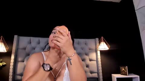 Snapshot of alexamora__ chatting on 10/09/25, 10:57 C A M I L A  online show from 10/09/25, 10:57