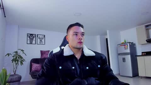 Snapshot of alexander_collin_ chatting on 01/08/25, 01:52 Alex Collin online show from 01/08/25, 01:52