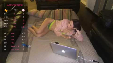 Snapshot of alexandjohntv chatting on 12/22/24, 01:45 Alex John online show from 12/22/24, 01:45