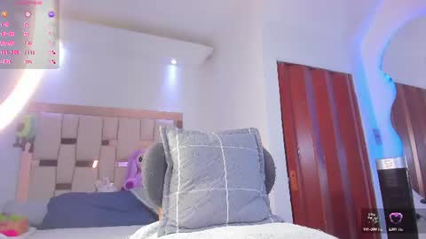 alexandra_holms1 online show from 07/06/26, 07:38