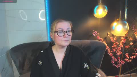 Snapshot of alexandra_kind chatting on 12/20/24, 08:01 Alexandra online show from 12/20/24, 08:01