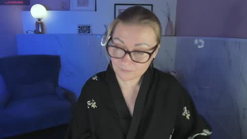 Snapshot of alexandra_kind chatting on 01/04/25, 01:52 Alexandra online show from 01/04/25, 01:52