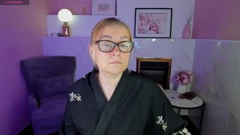 Snapshot of alexandra_kind chatting on 01/08/25, 01:52 Alexandra online show from 01/08/25, 01:52