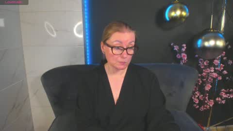 Snapshot of alexandra_kind chatting on 01/13/25, 04:50 Alexandra online show from 01/13/25, 04:50