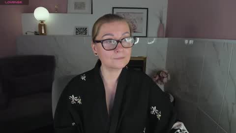 Snapshot of alexandra_kind chatting on 01/16/25, 12:12 Alexandra online show from 01/16/25, 12:12