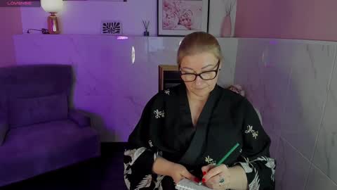 Snapshot of alexandra_kind chatting on 01/17/25, 08:11 Alexandra online show from 01/17/25, 08:11