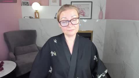 Snapshot of alexandra_kind chatting on 02/13/25, 12:35 Alexandra online show from 02/13/25, 12:35