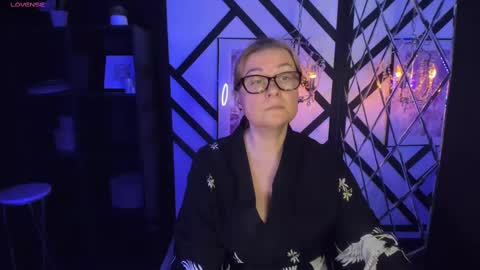 Snapshot of alexandra_kind chatting on 02/14/25, 10:36 Alexandra online show from 02/14/25, 10:36