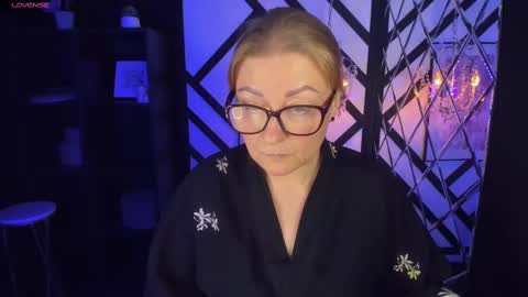 Snapshot of alexandra_kind chatting on 02/15/25, 01:42 Alexandra online show from 02/15/25, 01:42