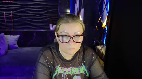 Snapshot of alexandra_kind chatting on 02/19/25, 09:25 Alexandra online show from 02/19/25, 09:25