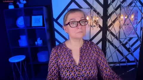 Snapshot of alexandra_kind chatting on 03/03/25, 01:42 Alexandra online show from 03/03/25, 01:42