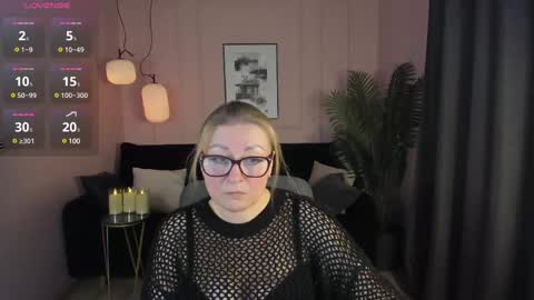 Snapshot of alexandra_kind chatting on 03/11/25, 09:26 Alexandra online show from 03/11/25, 09:26