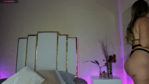 alexandraa_gomez online show from 11/23/25, 02:50