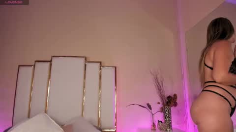 alexandraa_gomez online show from 11/25/25, 10:10