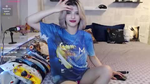 Snapshot of alexandraermes chatting on 06/11/26, 12:32 AlexandraErmes online show from 06/11/26, 12:32