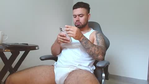 Snapshot of alexandro_king chatting on 01/05/25, 01:36 ALEX online show from 01/05/25, 01:36