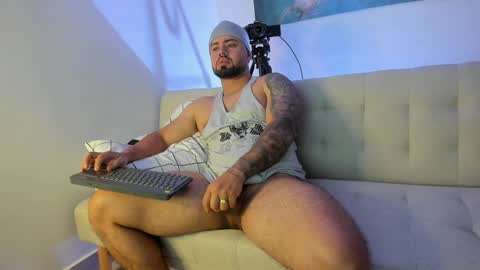 Snapshot of alexandro_king chatting on 01/21/25, 01:18 ALEX online show from 01/21/25, 01:18