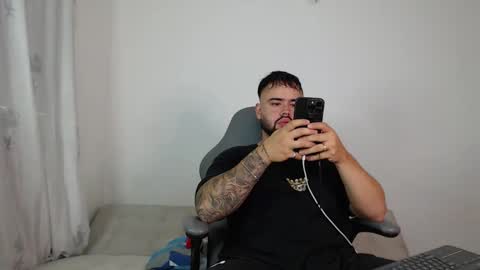 Snapshot of alexandro_king chatting on 10/23/25, 02:22 ALEX online show from 10/23/25, 02:22