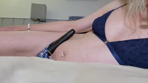 Snapshot of alexassts chatting on 01/20/25, 03:15 alexass online show from 01/20/25, 03:15