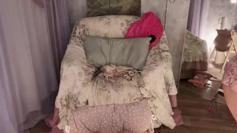 Snapshot of alexbellis chatting on 10/29/25, 12:02 alexbellis online show from 10/29/25, 12:02