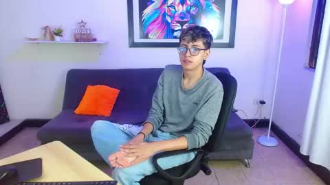 Snapshot of alexcum_18 chatting on 04/21/26, 02:12 alex online show from 04/21/26, 02:12