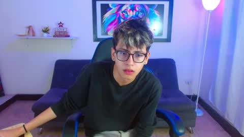 Snapshot of alexcum_18 chatting on 04/30/26, 02:01 alex online show from 04/30/26, 02:01