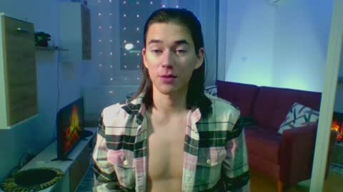 Snapshot of alexdavey chatting on 12/18/24, 05:42           online show from 12/18/24, 05:42