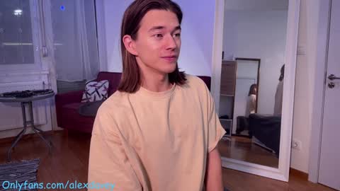 Snapshot of alexdavey chatting on 12/21/24, 09:04           online show from 12/21/24, 09:04