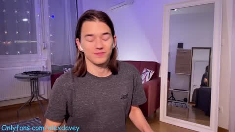 Snapshot of alexdavey chatting on 12/26/24, 06:01           online show from 12/26/24, 06:01