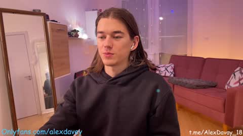 Snapshot of alexdavey chatting on 01/08/25, 07:13           online show from 01/08/25, 07:13