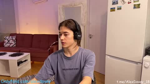 Snapshot of alexdavey chatting on 01/13/25, 07:21           online show from 01/13/25, 07:21