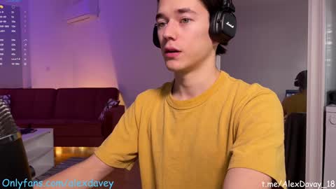 Snapshot of alexdavey chatting on 01/17/25, 07:38           online show from 01/17/25, 07:38