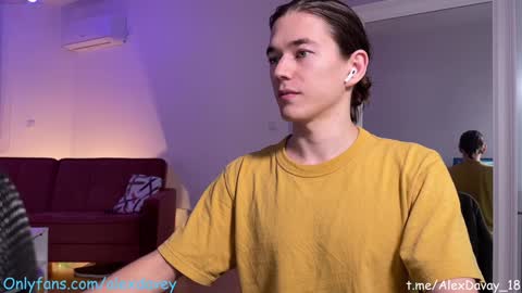 Snapshot of alexdavey chatting on 01/25/25, 08:53           online show from 01/25/25, 08:53