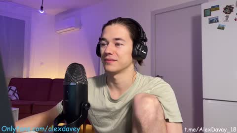 Snapshot of alexdavey chatting on 02/02/25, 05:42           online show from 02/02/25, 05:42