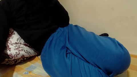 Snapshot of alexdelarge323 chatting on 11/13/25, 04:39 Alex online show from 11/13/25, 04:39