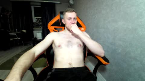 Snapshot of alexfox2018 chatting on 02/18/25, 10:58 Alex online show from 02/18/25, 10:58