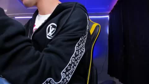 alexgiraldo__ online show from 11/17/25, 12:33