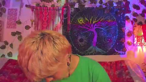 Alex online show from 12/18/25, 01:44