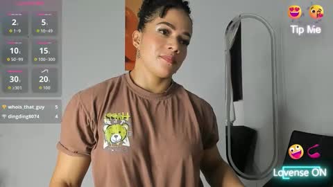 Snapshot of alexiafit chatting on 12/13/25, 10:04 alexiafit online show from 12/13/25, 10:04