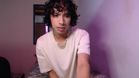 Snapshot of alexis21_ chatting on 10/14/25, 04:02 Alexis online show from 10/14/25, 04:02