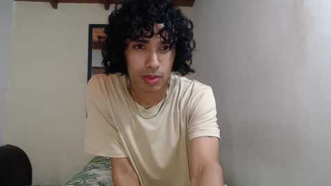 Snapshot of alexis21_ chatting on 10/15/25, 02:33 Alexis online show from 10/15/25, 02:33