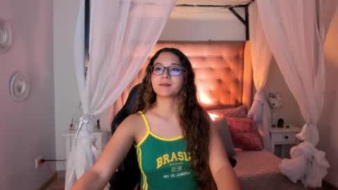 Snapshot of alexis_scott__ chatting on 05/26/26, 04:08 alexis_scott__ online show from 05/26/26, 04:08