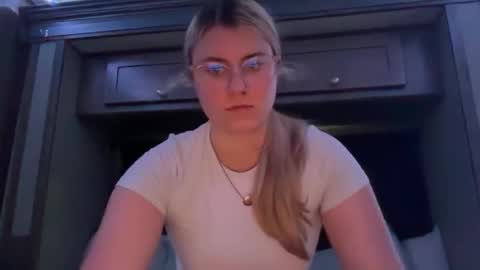 Snapshot of alexisdanielxo chatting on 09/18/25, 05:37 Alexis Danielle online show from 09/18/25, 05:37