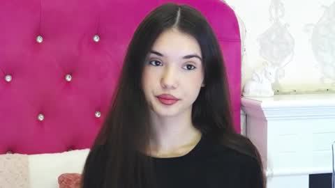 Snapshot of alexisdevine chatting on 06/18/26, 04:24 alexisdevine online show from 06/18/26, 04:24