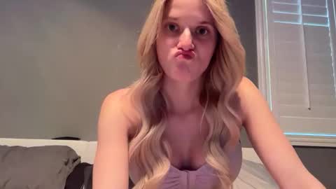 Snapshot of alexispaige06 chatting on 01/14/26, 12:05 alexispaige06 online show from 01/14/26, 12:05