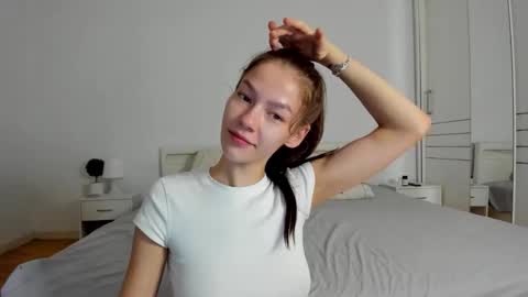 Snapshot of alexisyourdream chatting on 09/10/25, 06:35 Alex online show from 09/10/25, 06:35