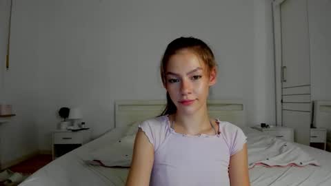 Snapshot of alexisyourdream chatting on 09/19/25, 07:21 Alex online show from 09/19/25, 07:21